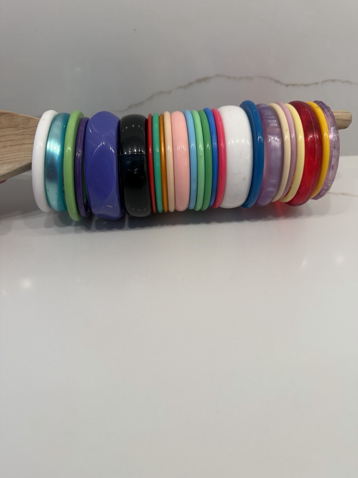 Vintage Lucite Acrylic Plastic Bangle Bracelet Lot 25 Colorful Stackable Retro