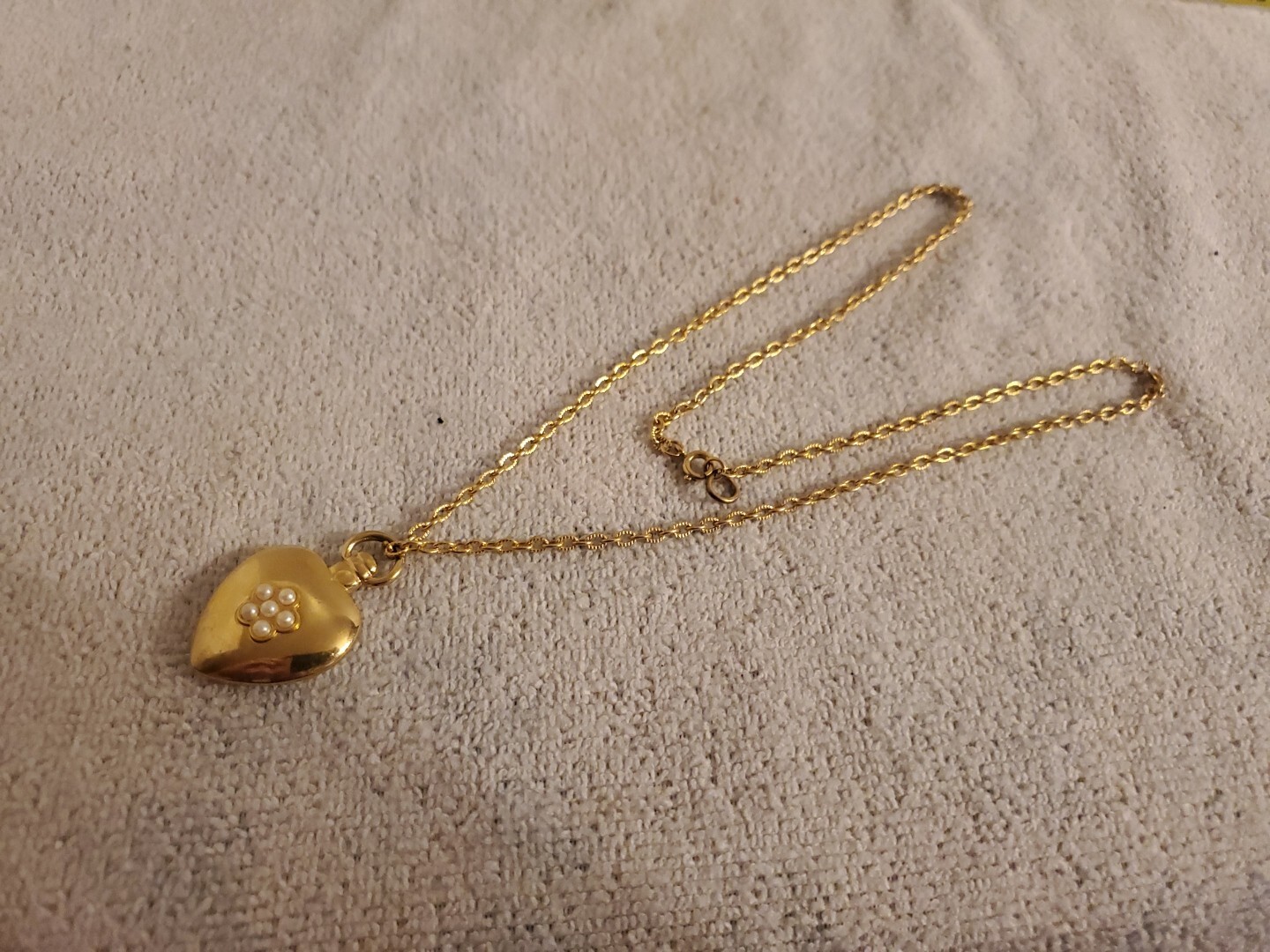 Vintage Costume Necklace w/ Heart Pendant (12 in. Chain)