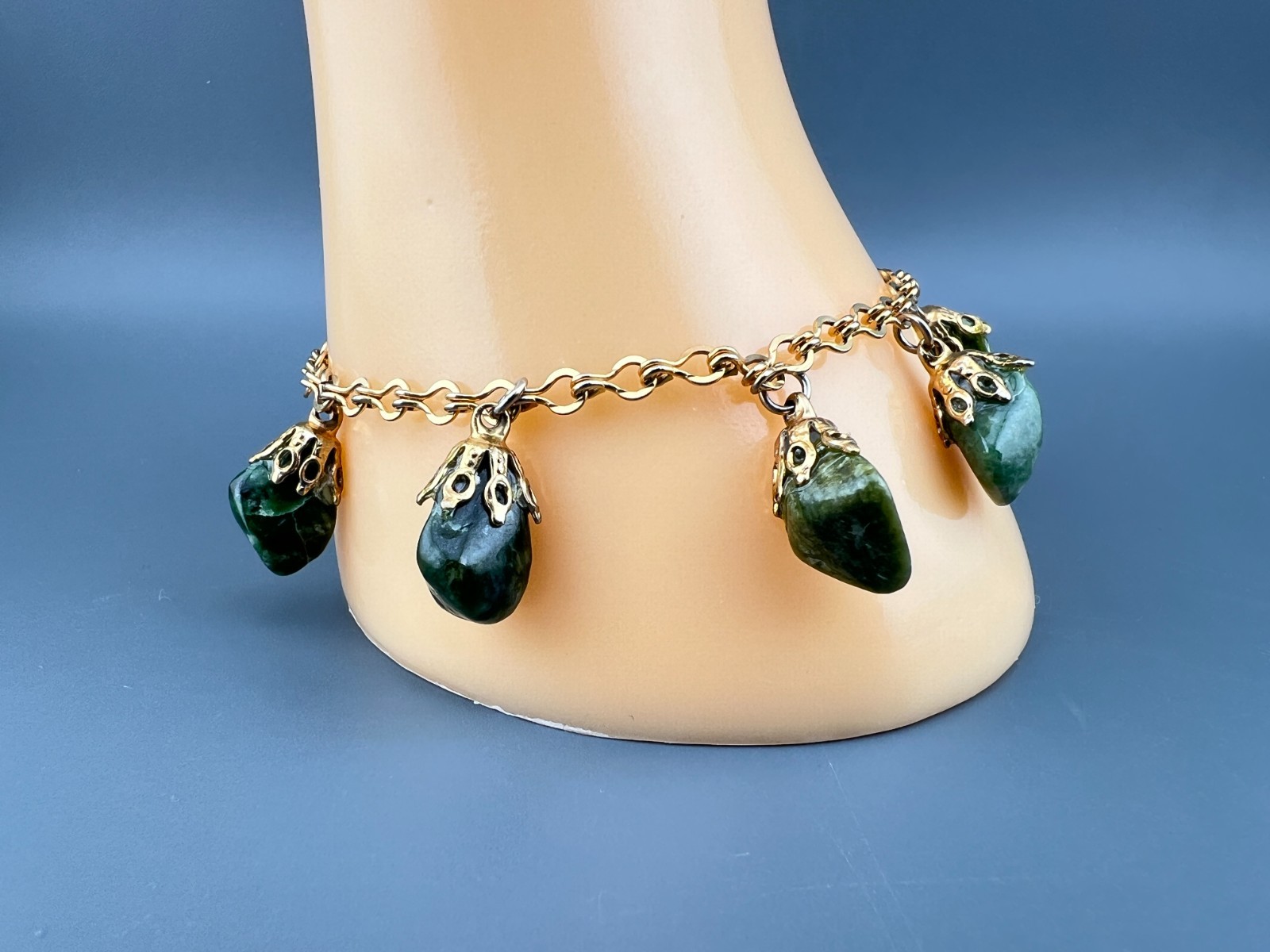 Vintage Charm Bracelet Green Gemstone Gold Tone Serpentine 7″ Fancy Link Boho