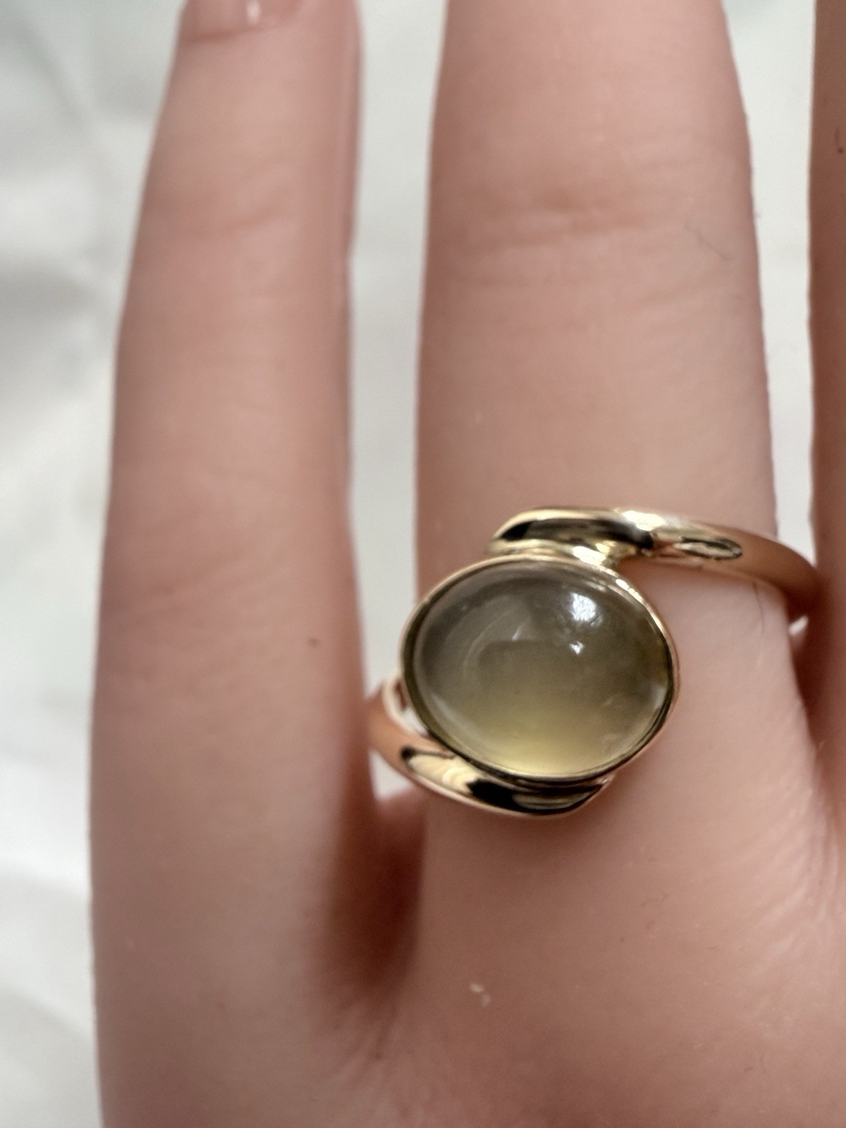 Vintage European 9K Gold Oval Cboachon Moonstone Cat’s Eye Woman’s Ring Size 7.5