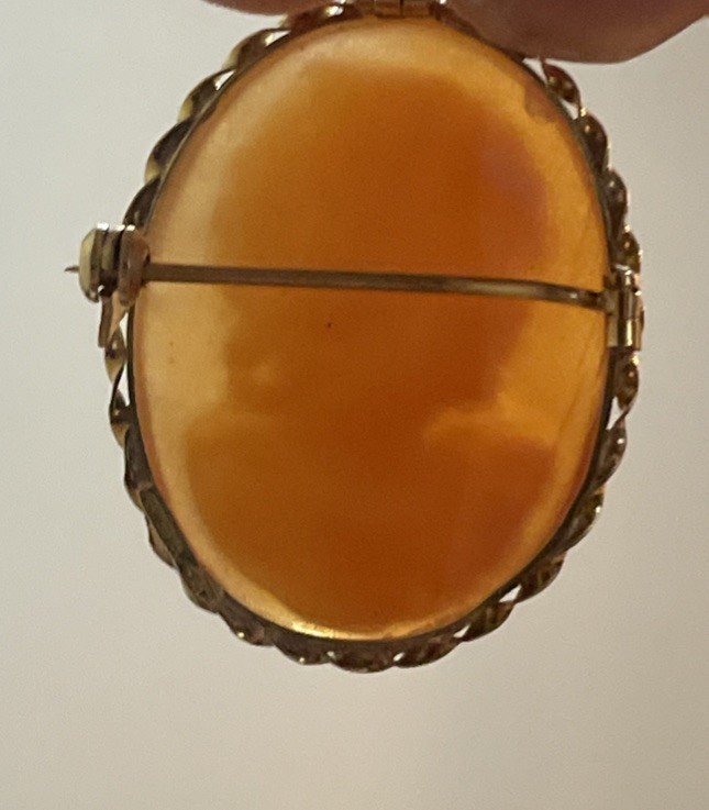 Vintage Estate 18K Solid Yellow Gold Carved Shell Cameo Pendant Italy Signed