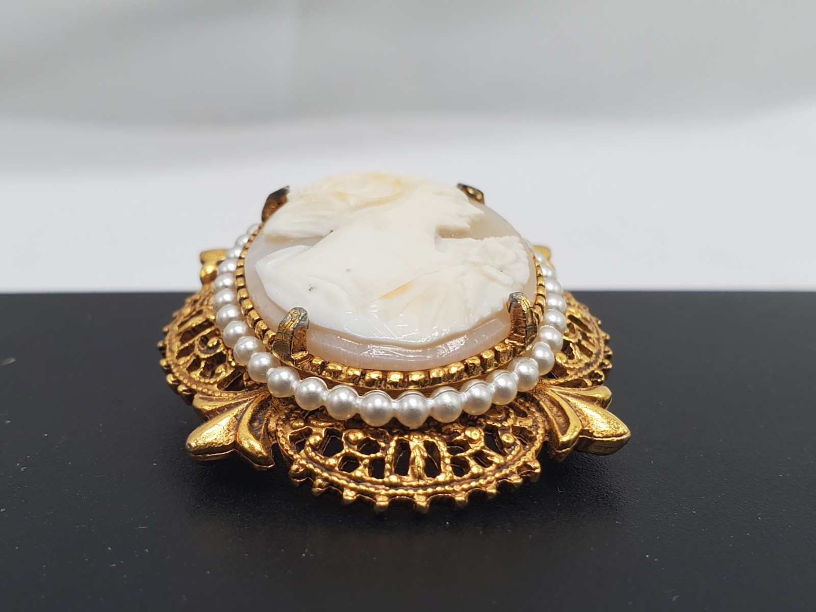 Florenza Gold Tone Oval Cameo Portrait Brooch Pendant Ornate Frame Pearls ~1.5″