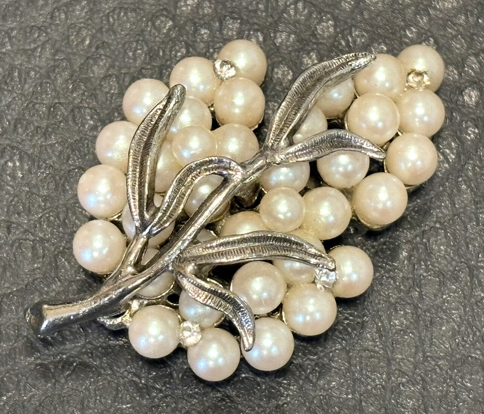 Vintage Silver Tone FAUX PEARL CRYSTAL RHINESTONE Leaf Shape BROOCH