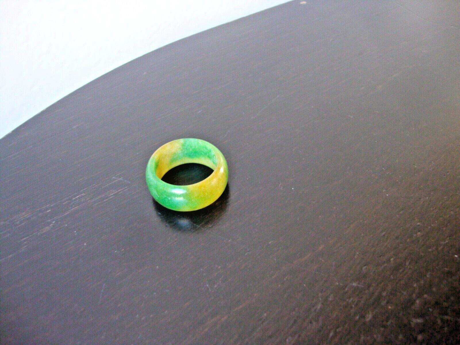 VINTAGE 1970s HONG KONG MULTICOLOR JADE AGATE 10 MM BAND SZ 8.5