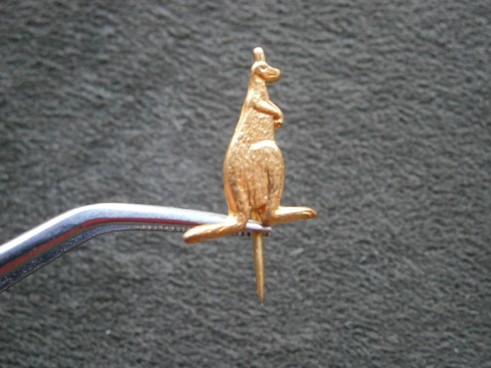 Kangaroo Australia Vintage Goldtone SHORT Stick Pin Lapel Pin