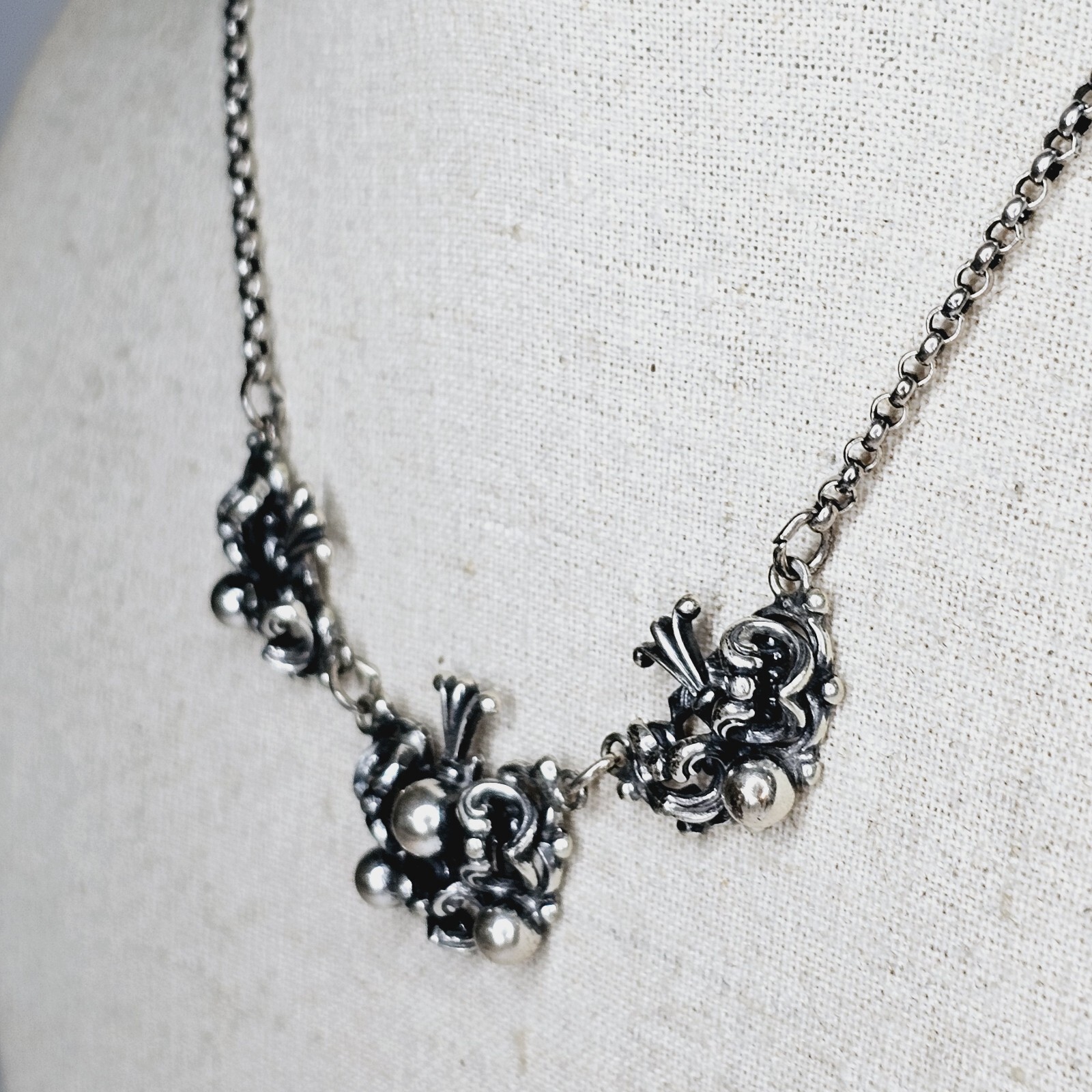 Vintage Mid-Century MN 835 Silver Traditional Floral Design 3D Necklace
