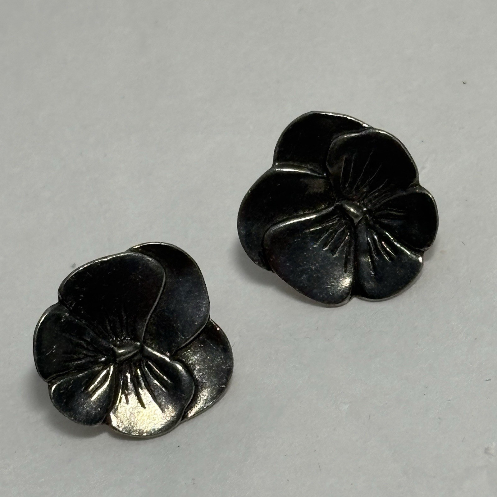 Vintage MVB Pewter Pansy Flower Earrings Petite 1984 2/3″
