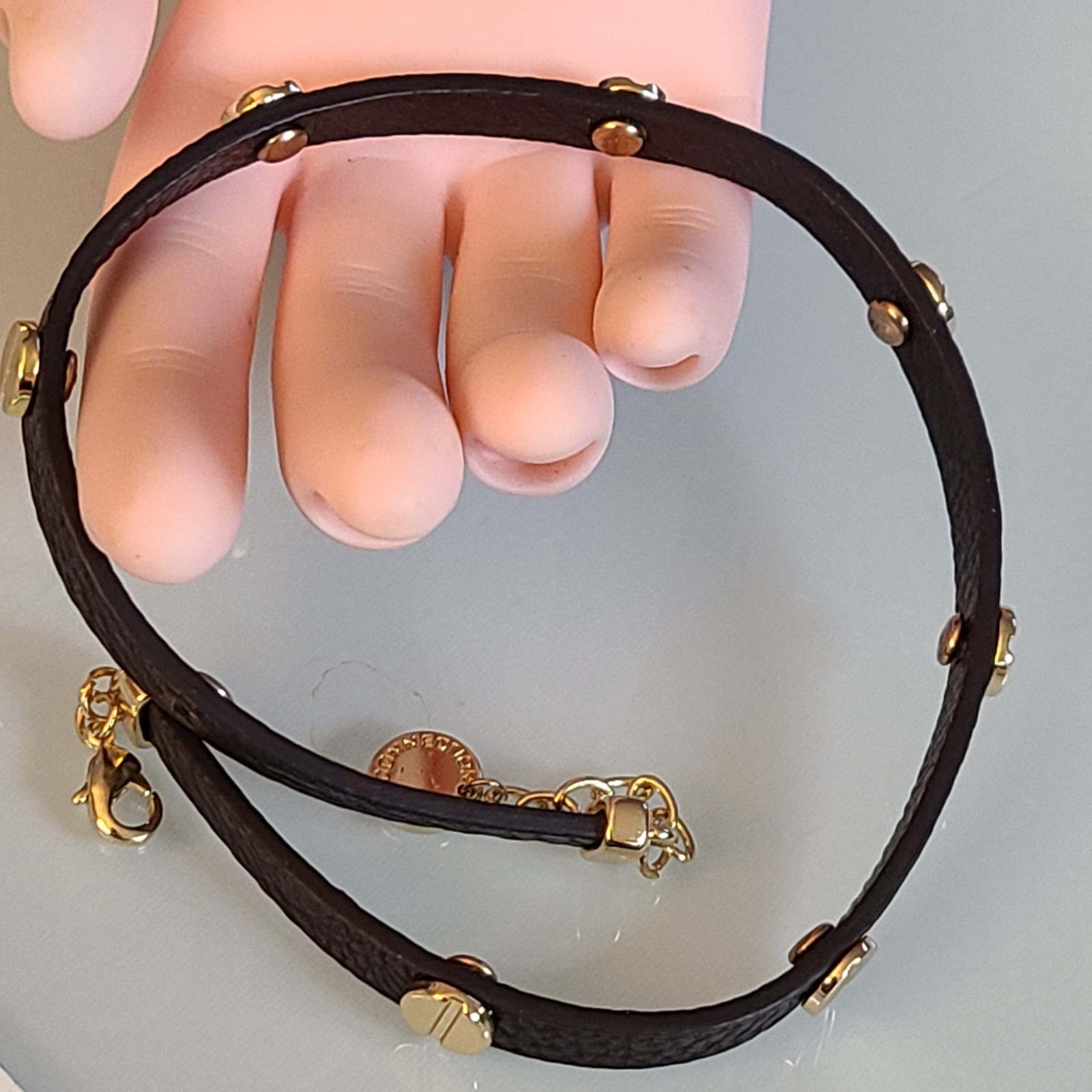 French Connection Double Wrap Bracelet Black Pebble Grain Gold Screw Studs NWT 1