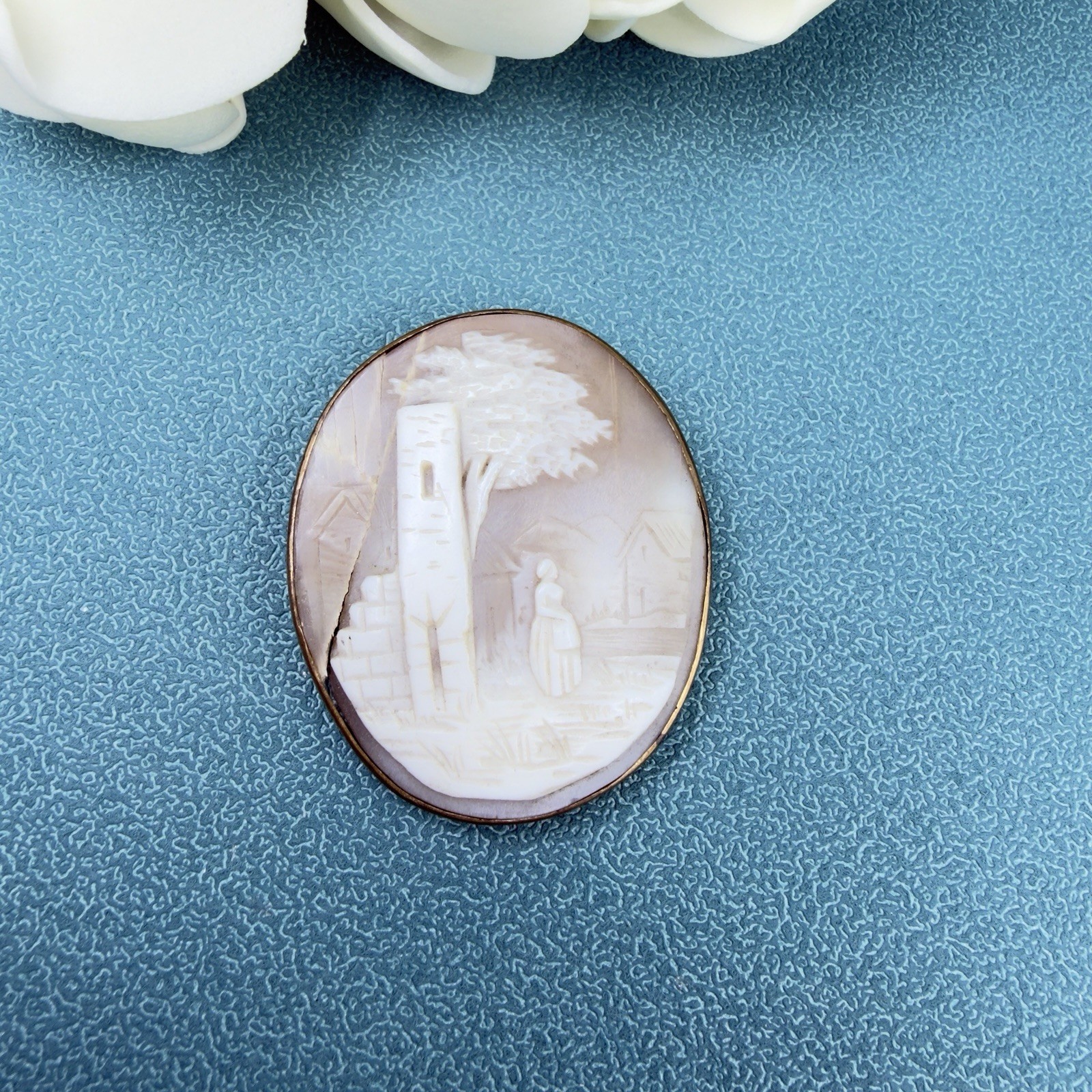 Antique VICTORIAN Carved Scenic Rebecca At The Well Shell CAMEO Brass Brooch Pin