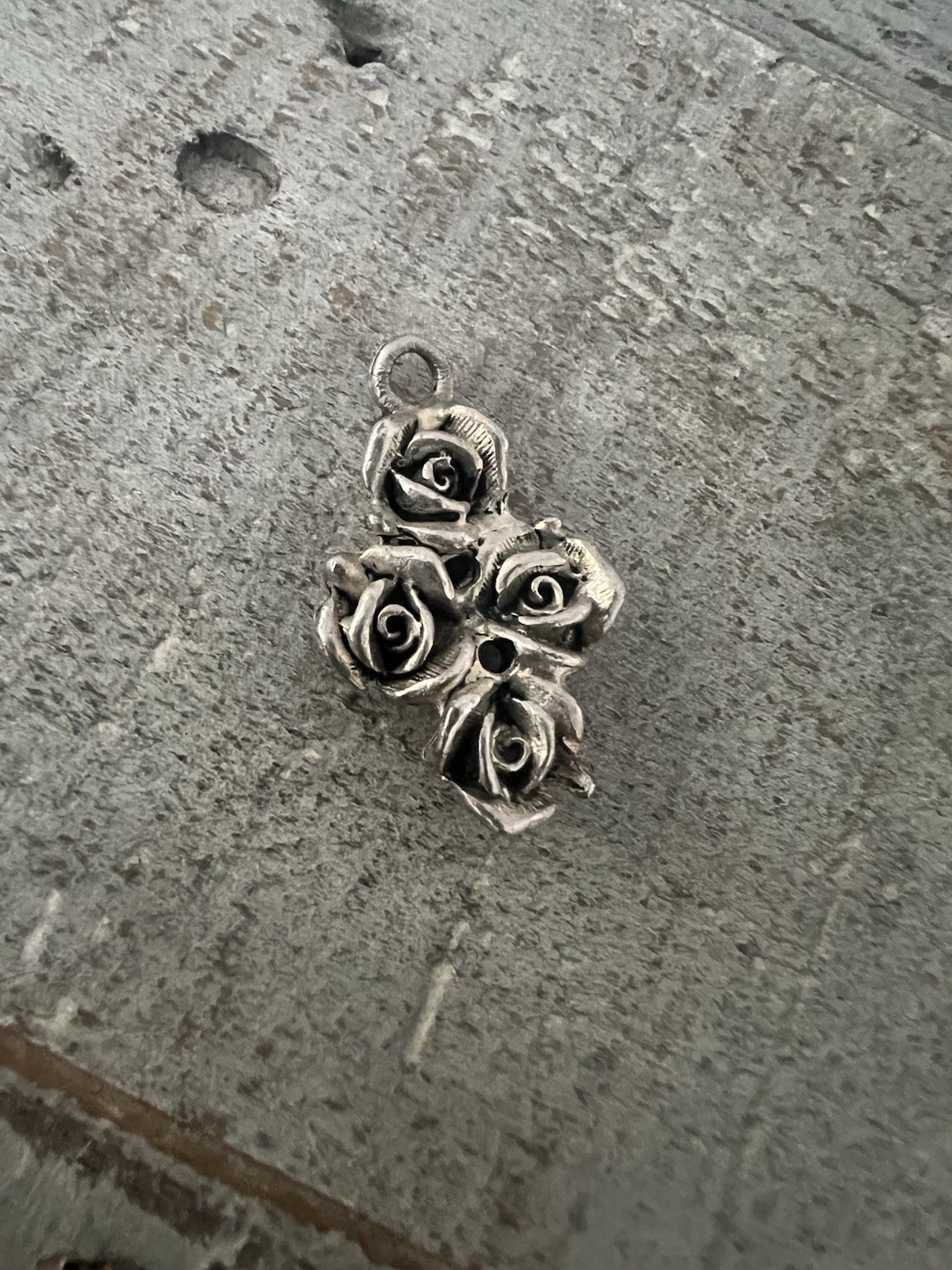 Vintage EH Signed Silver Rose Cluster Pendant – Silver Floral Charm
