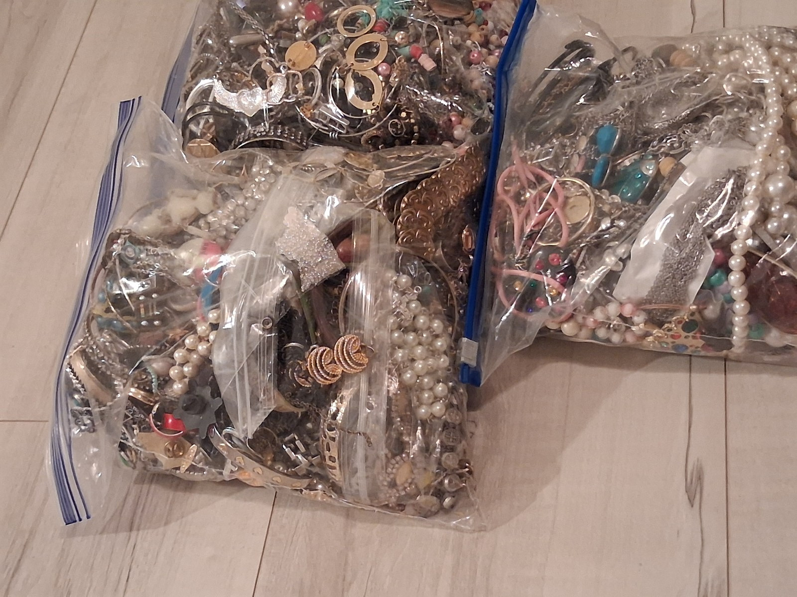 20 lbs -5 oz Vintage To Now CRAFT, REPAIR ,TANGLED Junk Jewelry Lot (JK005)