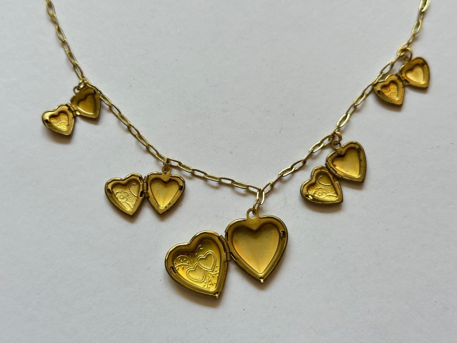 VINTAGE HEART LOCKET 5 MULTI LOCKET NECKLACE BRASS HEARTS FLOWERS 16 TO 18″ VTG