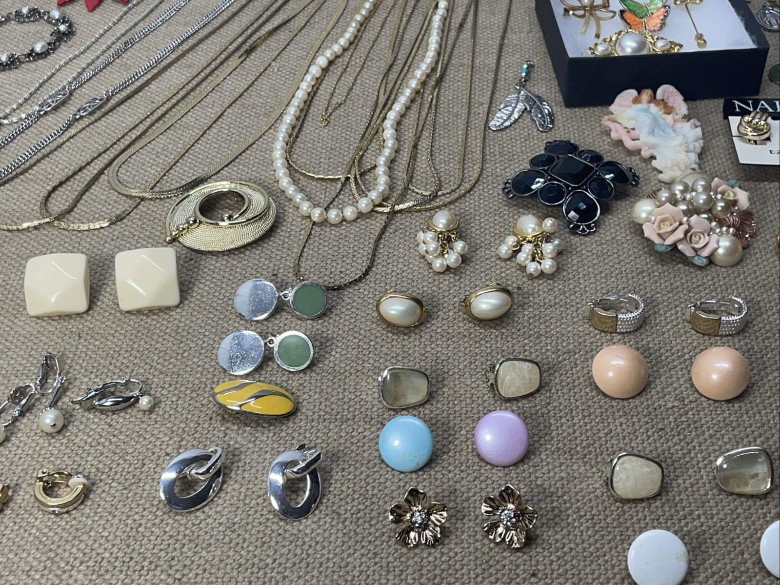 Vintage Jewelry Lot Of 300pieces 10+lbs Monet Trifari Napier..$ Sterling + 14k