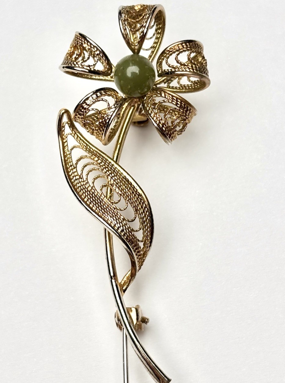 Vintage Silver Filigree Flower Brooch GoldJadite Green Round Stone Prong Setting
