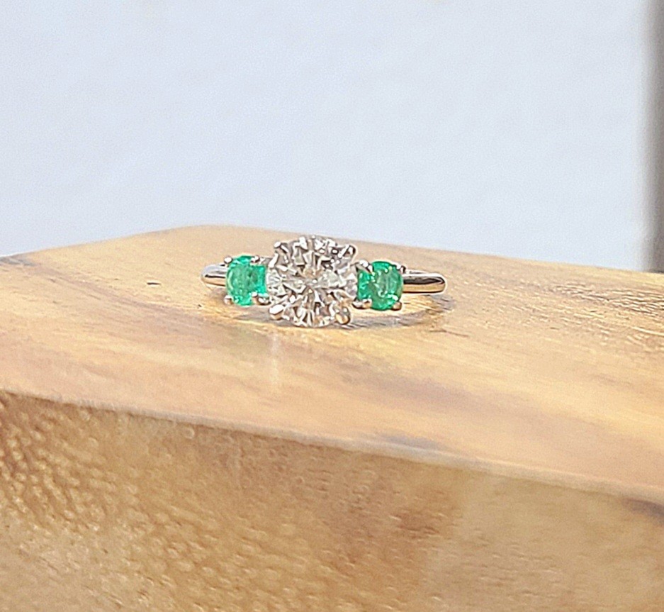 14K White Gold Engagement Ring 1.62CT.Natural Round Cut Diamond Green Emerald