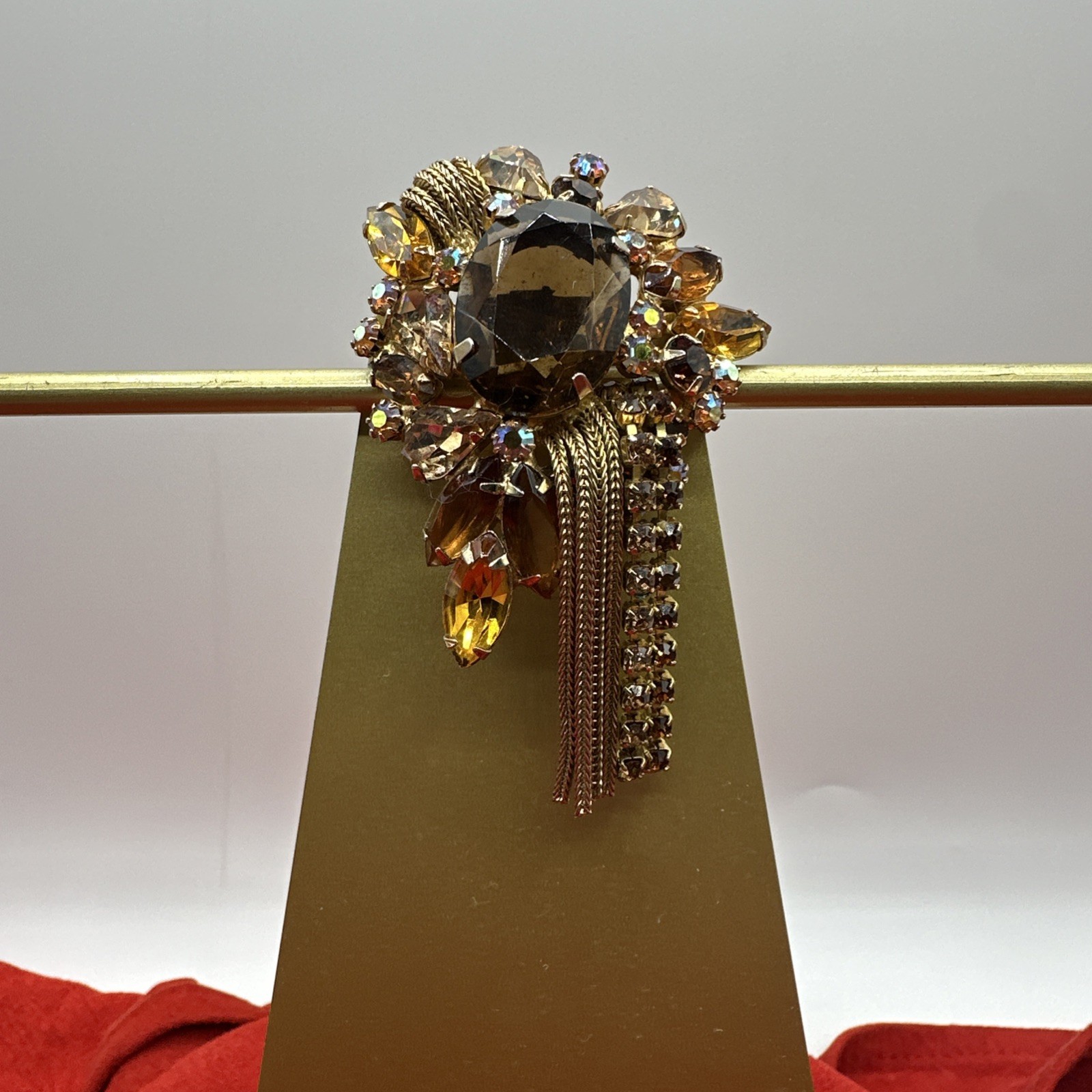 Vtg ‘50/‘60 Alice Caviness Brooch. Crystal/ Glass and dangling fringe. See pics.