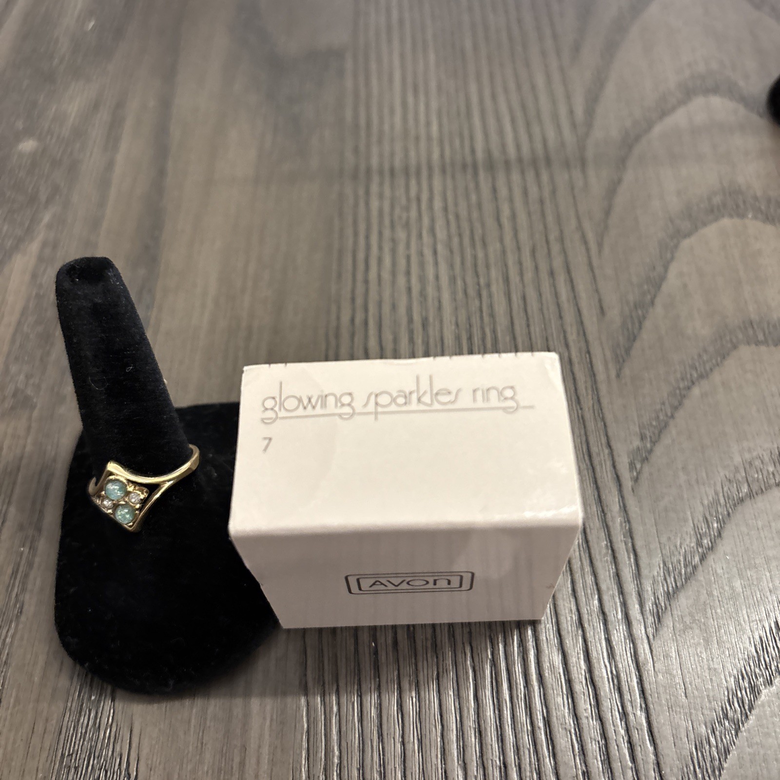 Avon Vintage 1984 Glowing Sparkles Ring Size 7 New In Box Gold Tone Signed