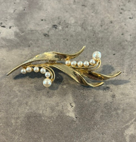 Vintage Gold Tone Leaves with Faux Pearls Brooch Pin