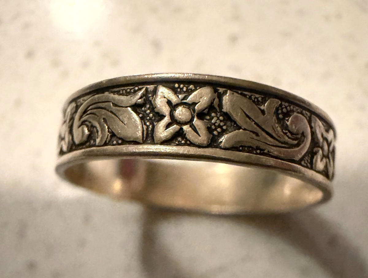 VINTAGE UNCAS STERLING SILVER 925 EMBOSSED FLOWER DESIGN RING 4MM BAND 7.5-READ
