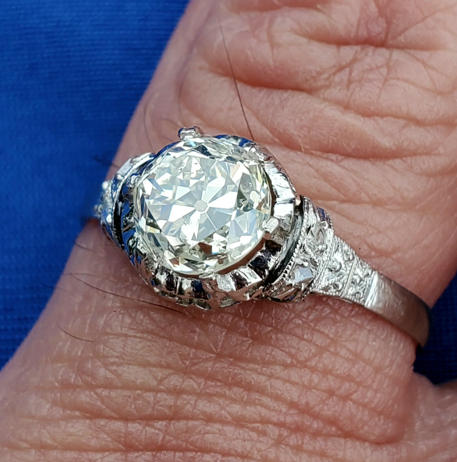 Original EARTH MINED DIAMOND Cushion cut Deco Engagement Ring PLATINUM Solitare