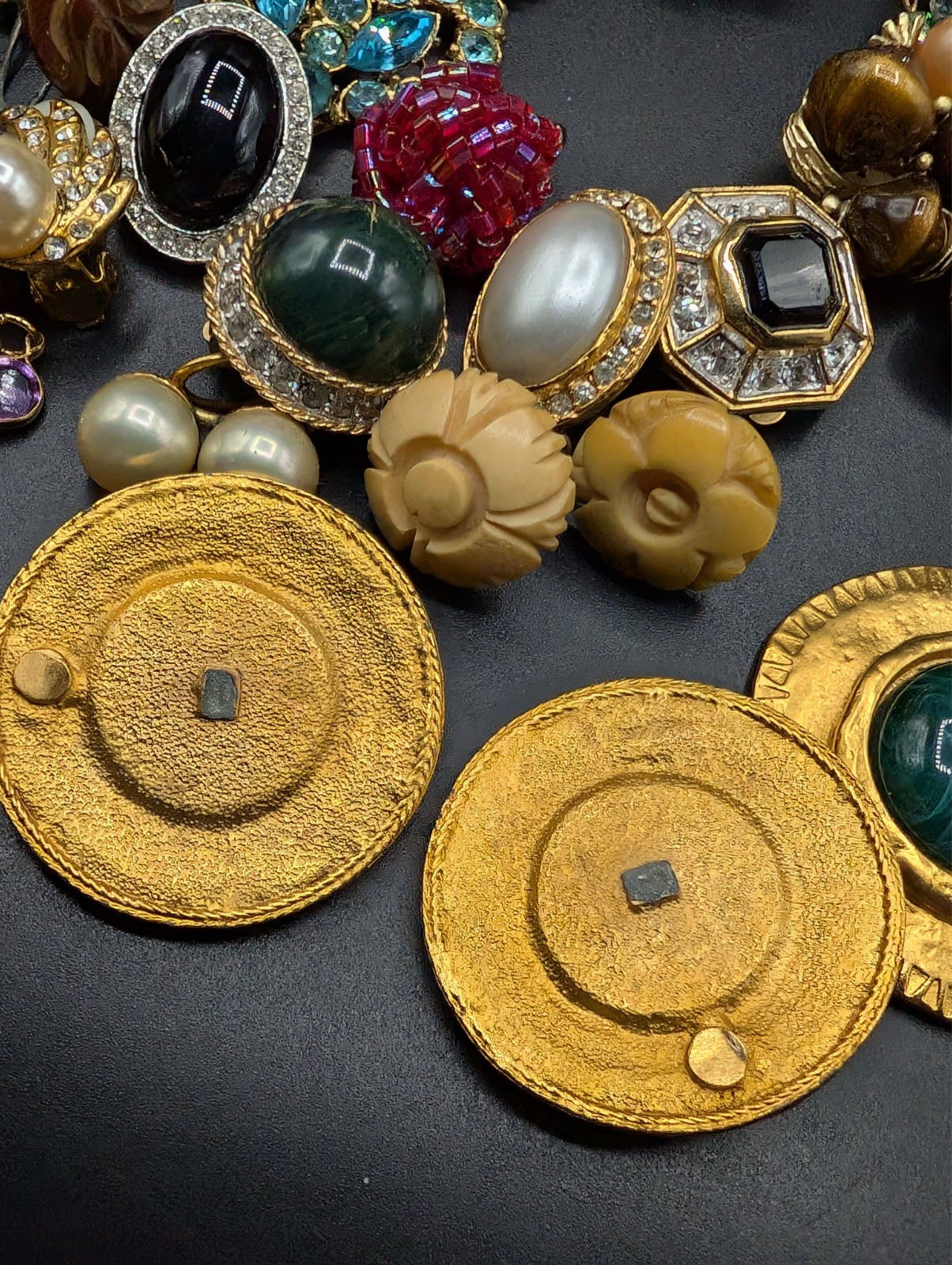 Large Lot of Vintage Singe Earrings For Crafts Aprox 2.5 lb