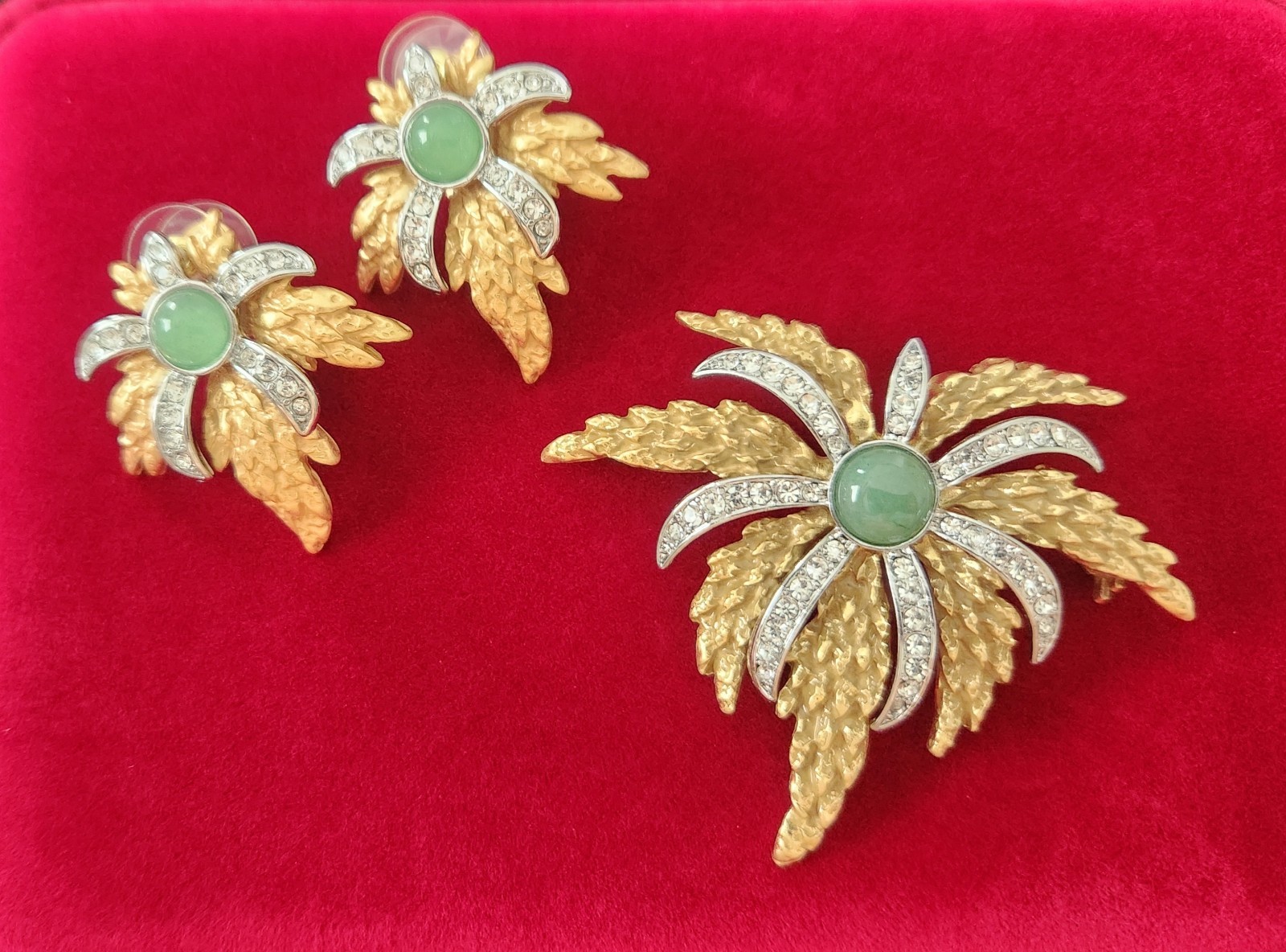 Designer Inspired Faux Jade And Crystal Vintage Style Brooch And Earring Set