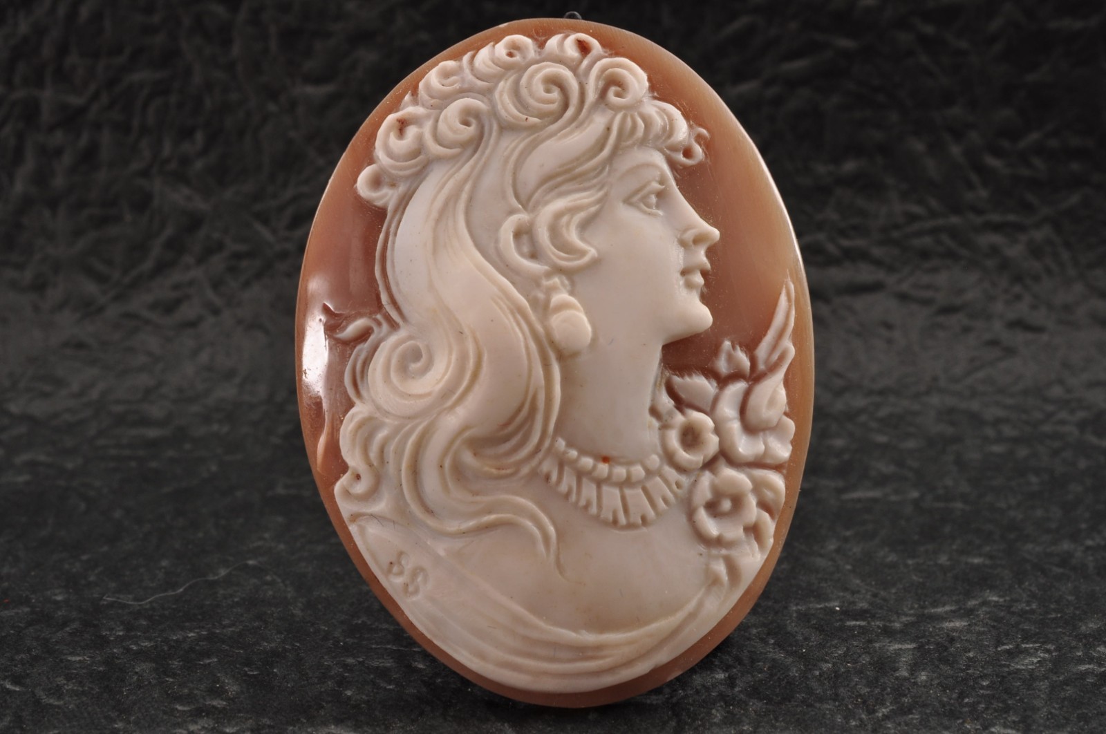 Vintage shell cameo, “The Girl with the Necklace” (60.0ct) sign by artist, Case.