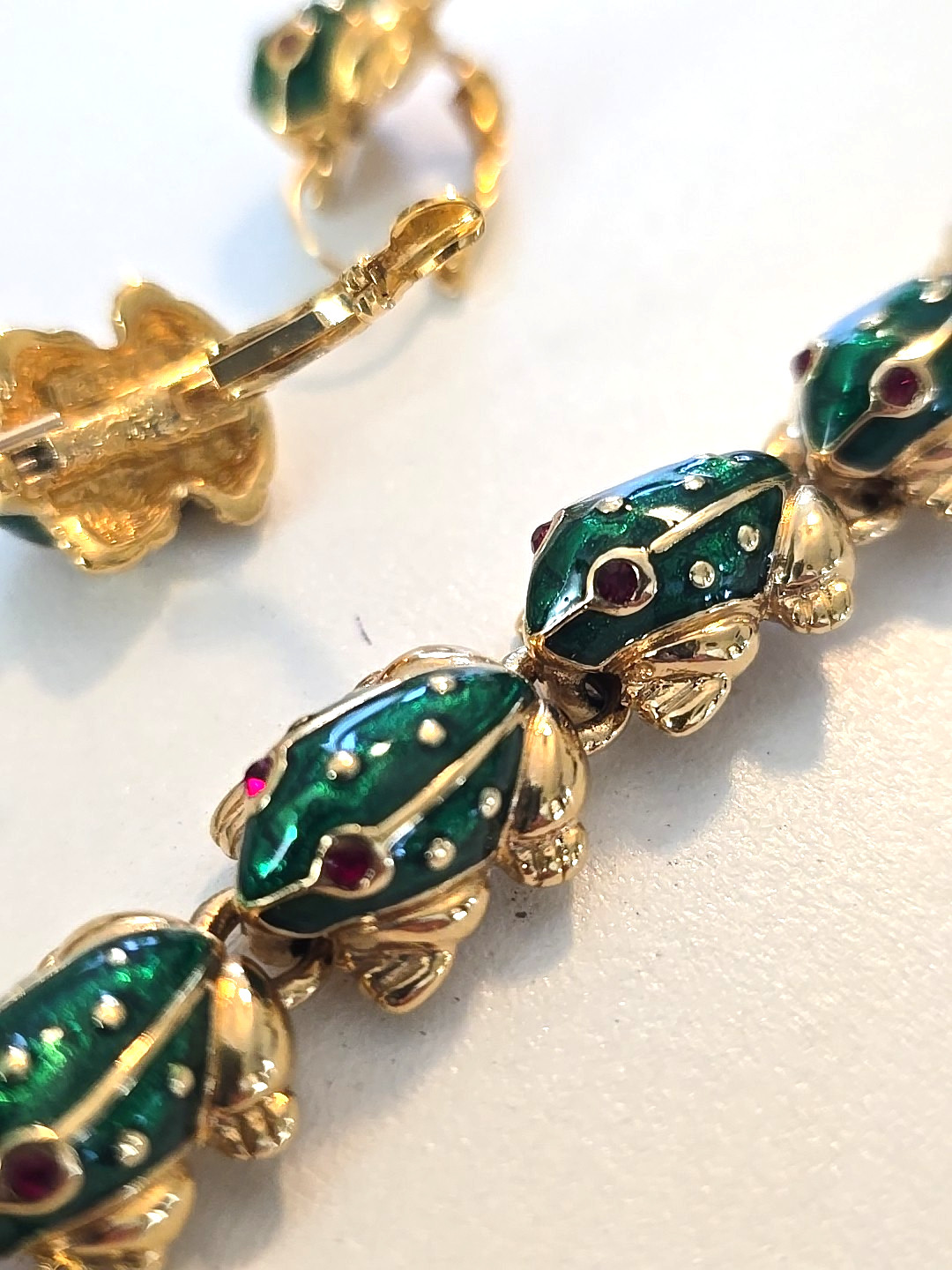 Vintage Trifari Designer Signed Ruby Green Enamel Frog Bracelet & Earrings