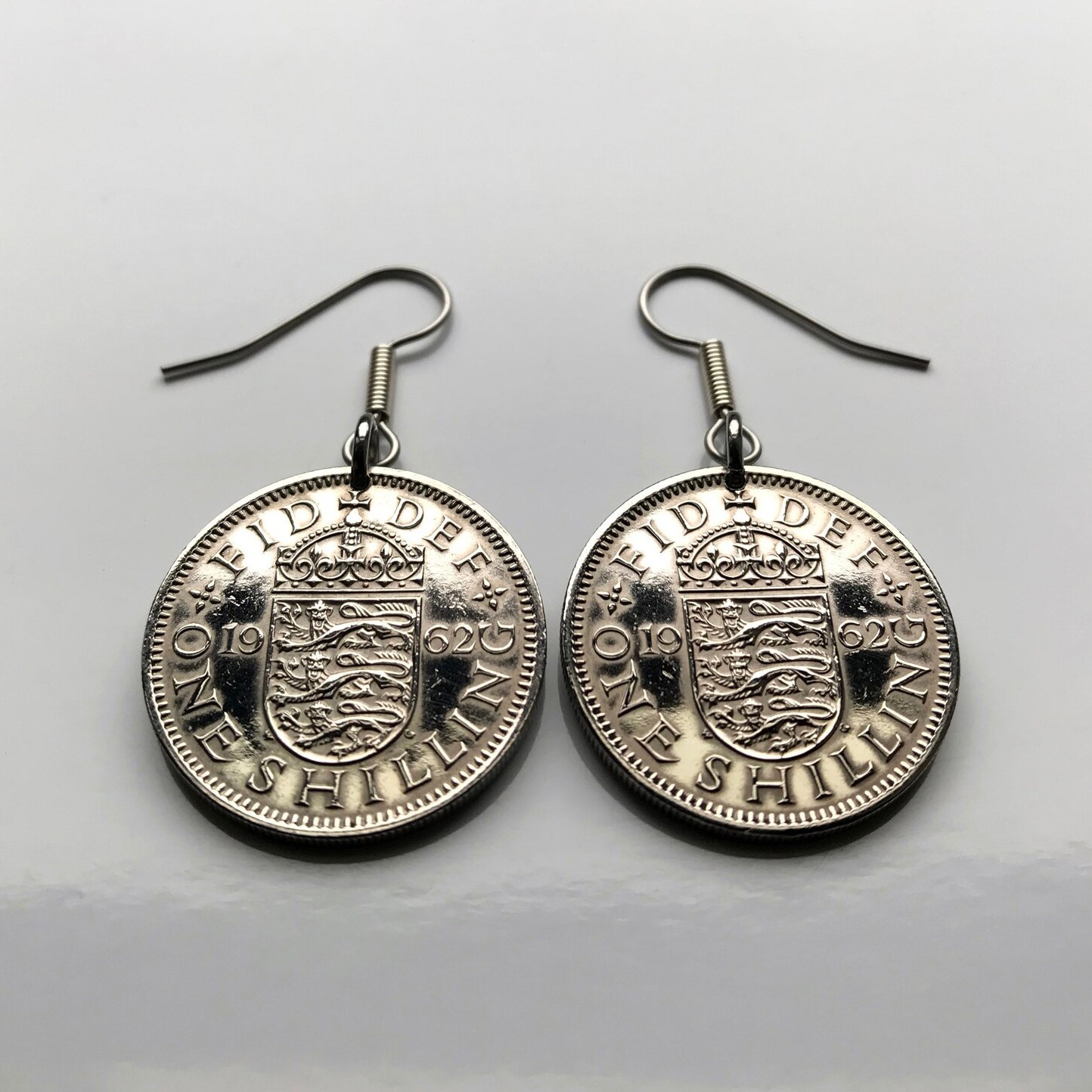 1962 England UK 1 Shilling coin earrings English shield 3 lions London e000404