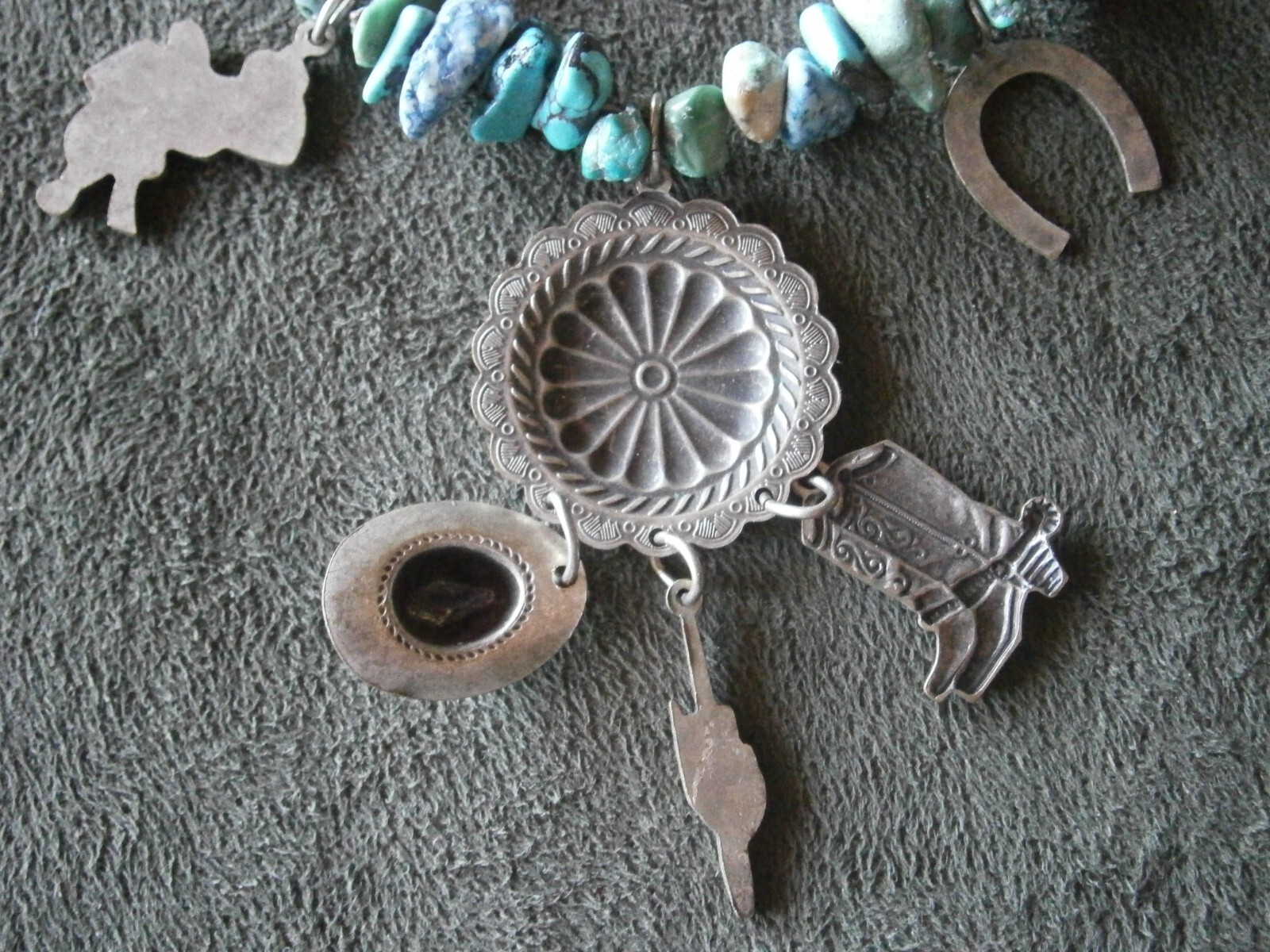 Silvertone Southwestern Theme Turquoise Chips Sweater Dress Clip Collar Pin 30g