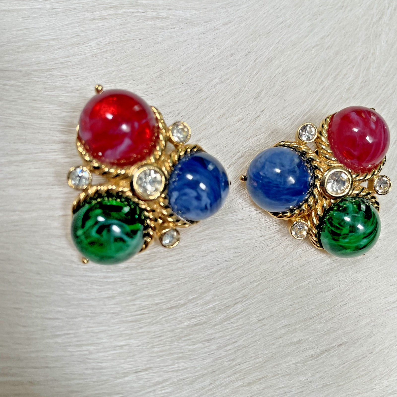 TRIFARI VTG Gold Tone Ruby Sapphire Emerald Cabochon & Crystals Clip On Earrings