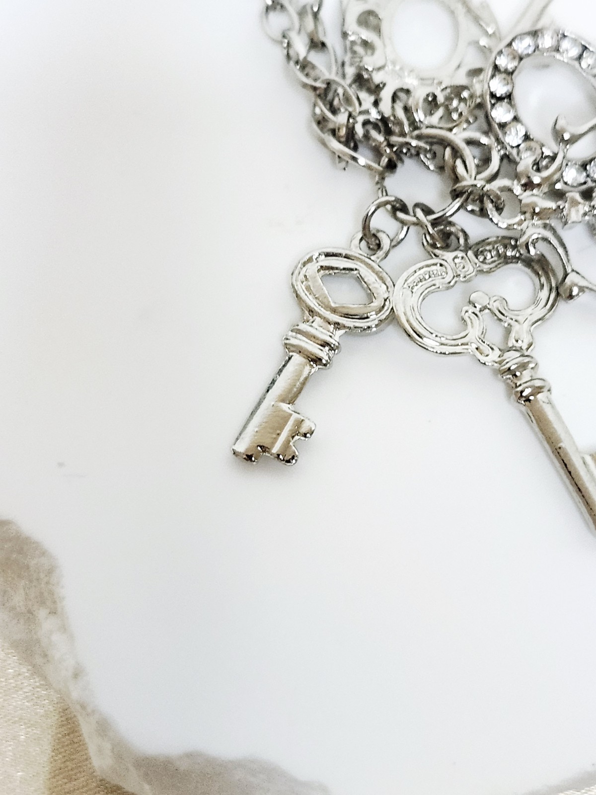 Vintage Silver Tone Multi Key Charm Chain Necklace – 24″