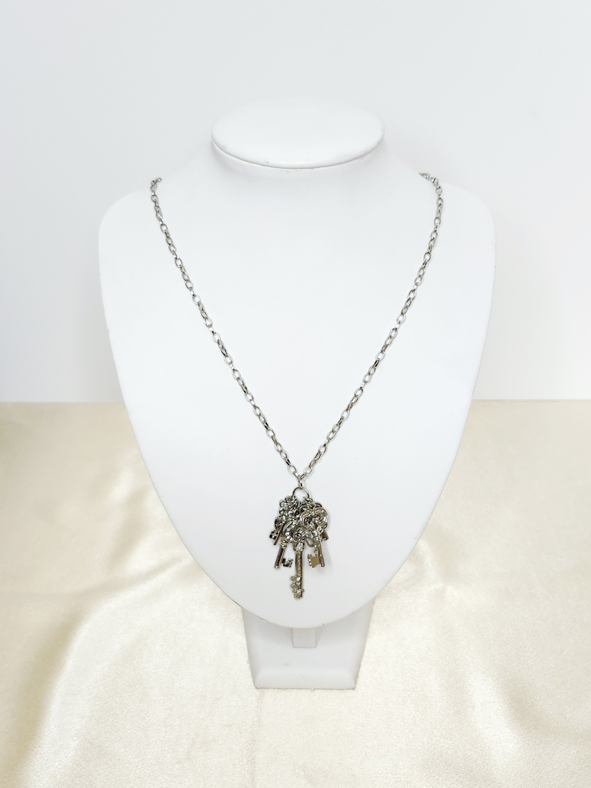 Vintage Silver Tone Multi Key Charm Chain Necklace – 24″