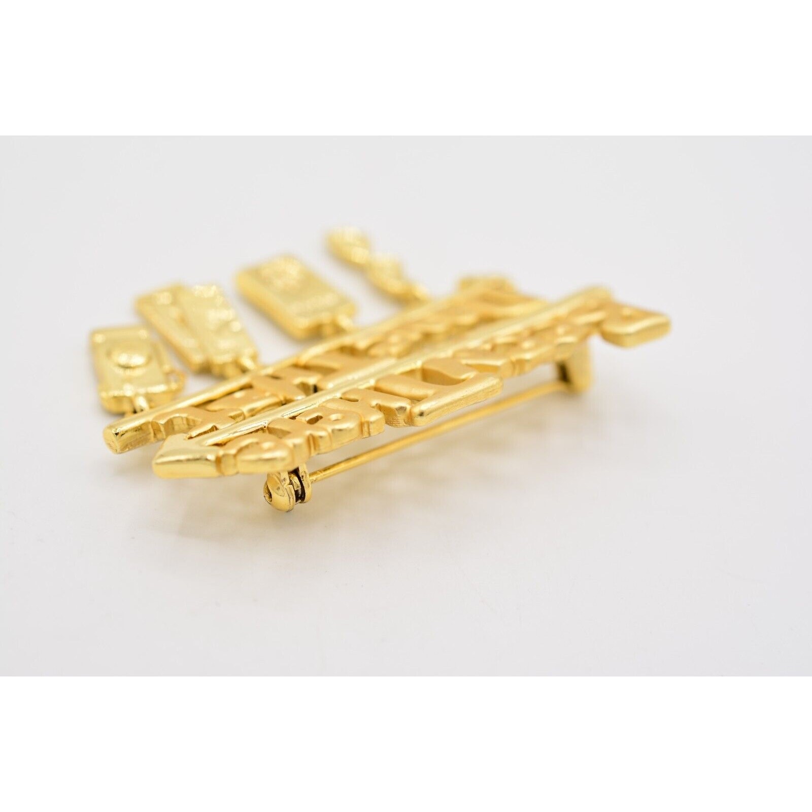 Danecraft Vintage Been There Done That Pin Brooch Travel Gold NOS 1980s BinA5