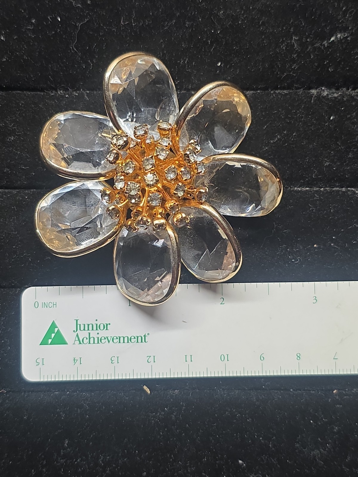 VINTAGE SWAROVSKI FLOWER DAISY GOLD PLATED BROOCH W/ CLEAR RHINESTONE SETTINGS