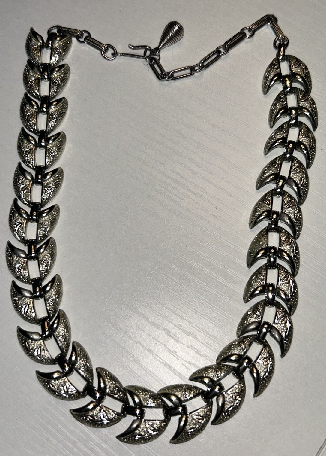 Vintage Coro Antiqued Silver Tone Leaf Link Necklace Engraved Mid Century 17”