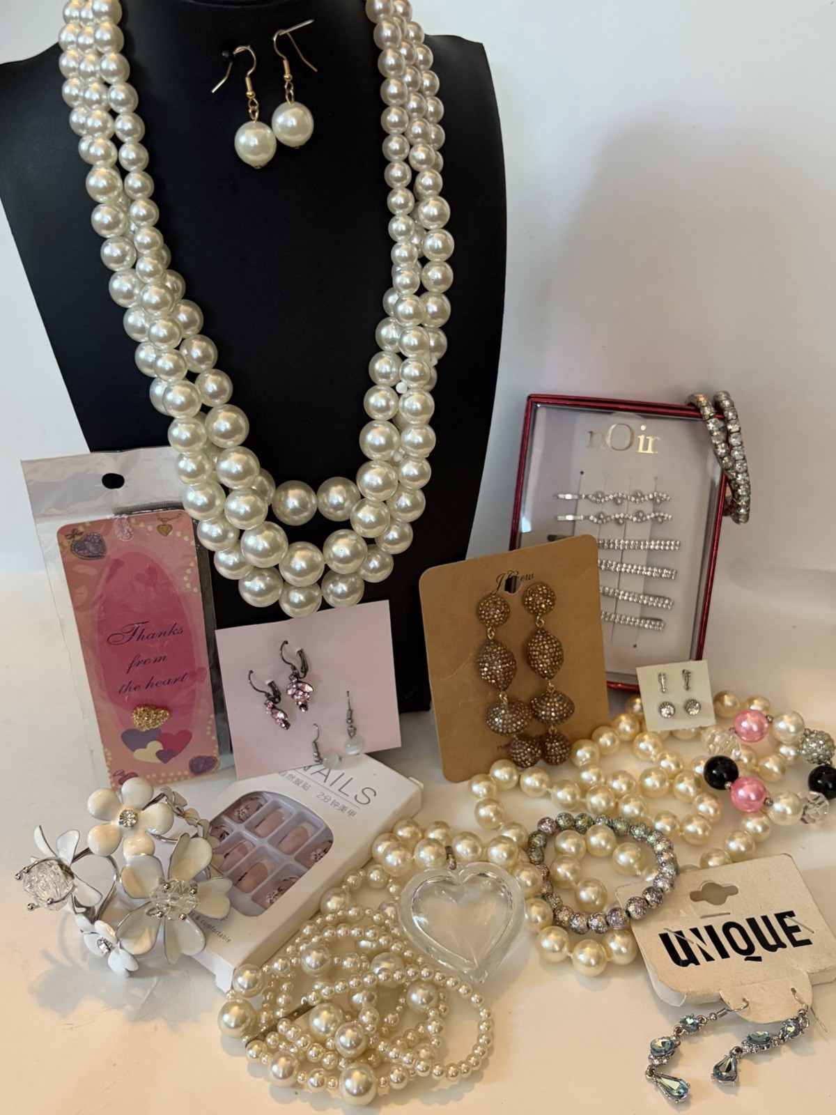 “ Summer Breeze “ Elegant Pearl And Gems Lot Etc (17 pc)