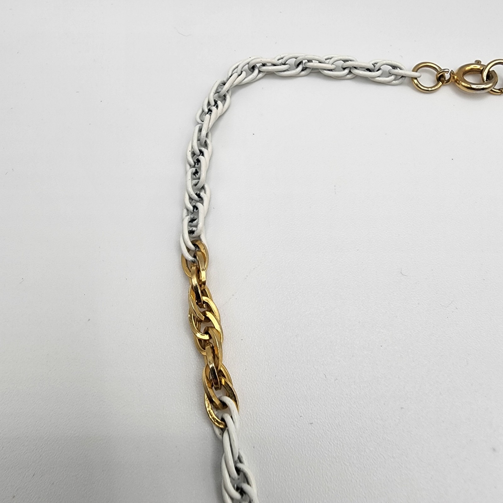 Vintage Gold & White Tone Enamel Choker Necklace 15.5″ Twisted Triple Link Chain