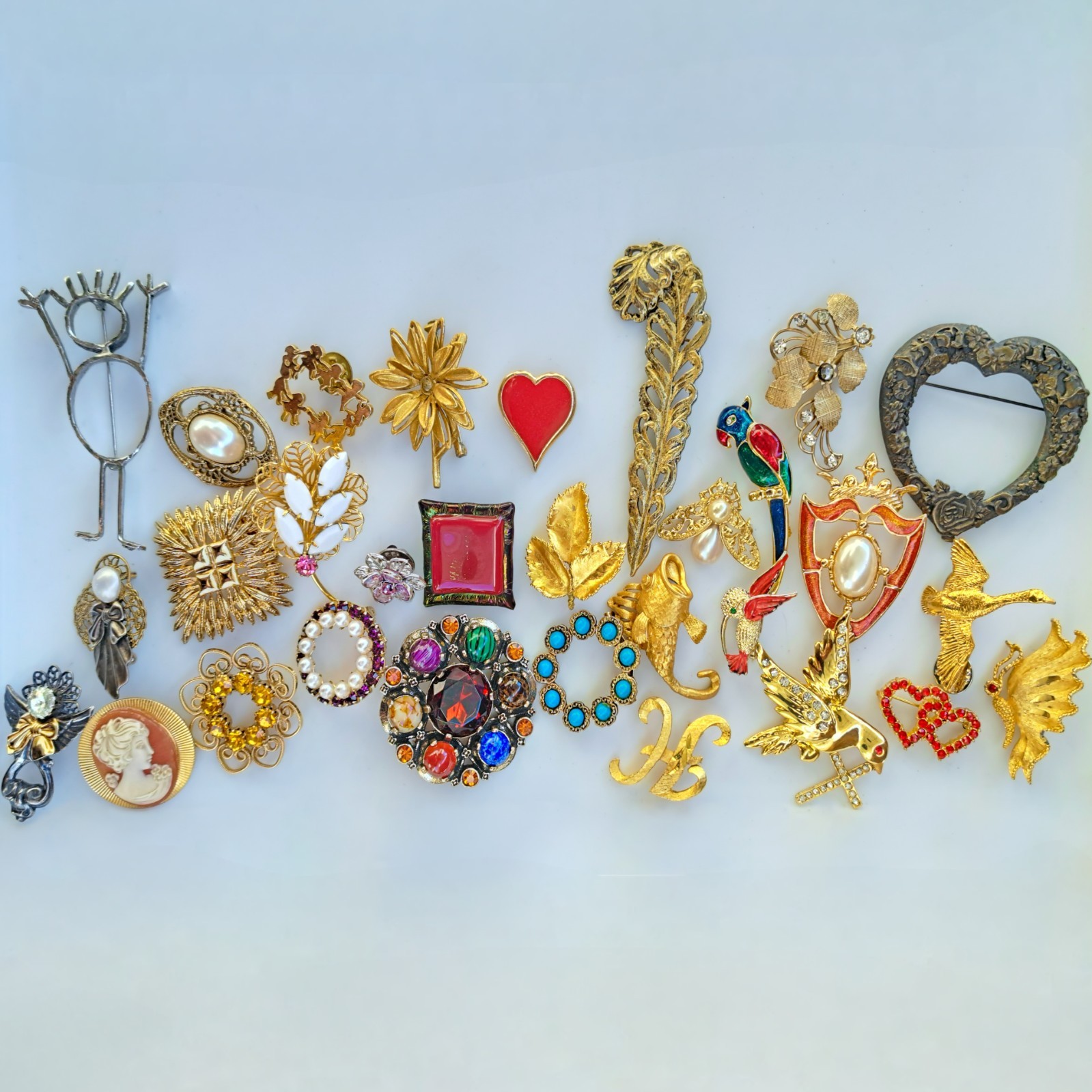 30 Vintage Brooch/Pins Lot–Some Signed—Goldtone Rhinestone Animals Cameo Flowers