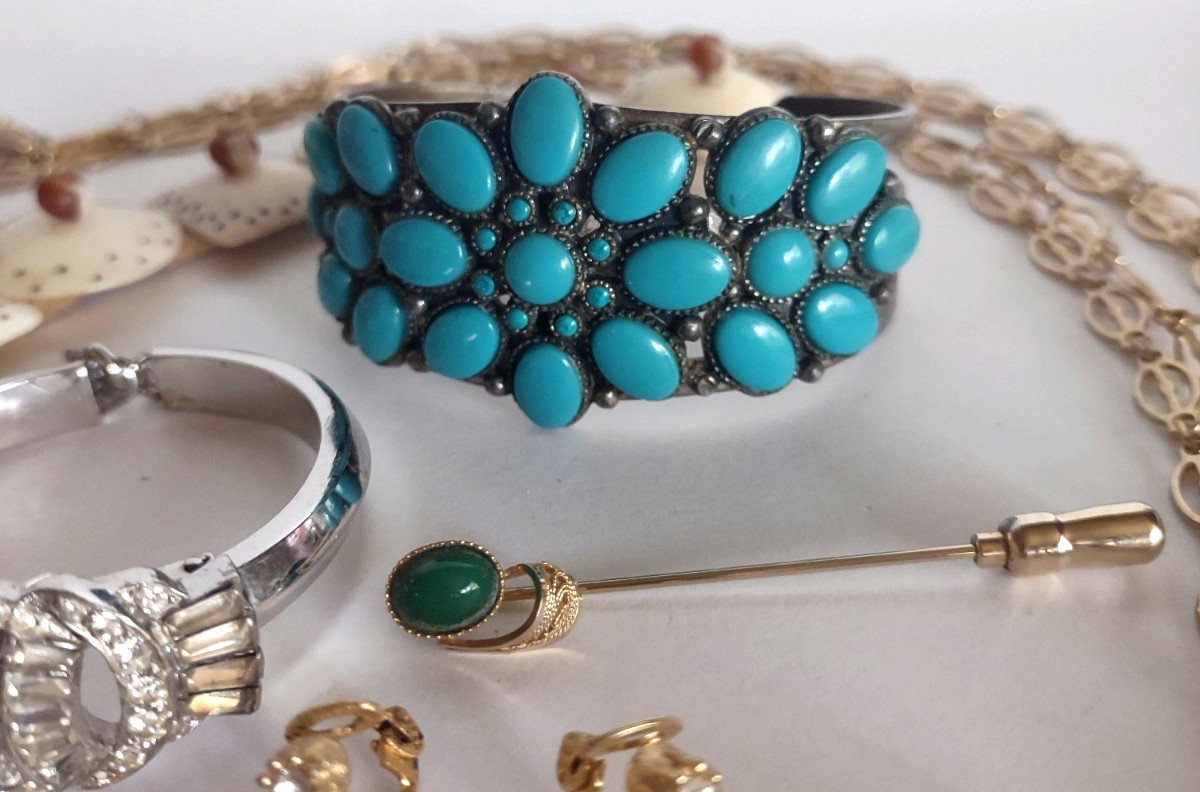 Costume Jewelry Lot Many Signed Kremenz Sancrest Dorsons BSK Monet Park Lane +