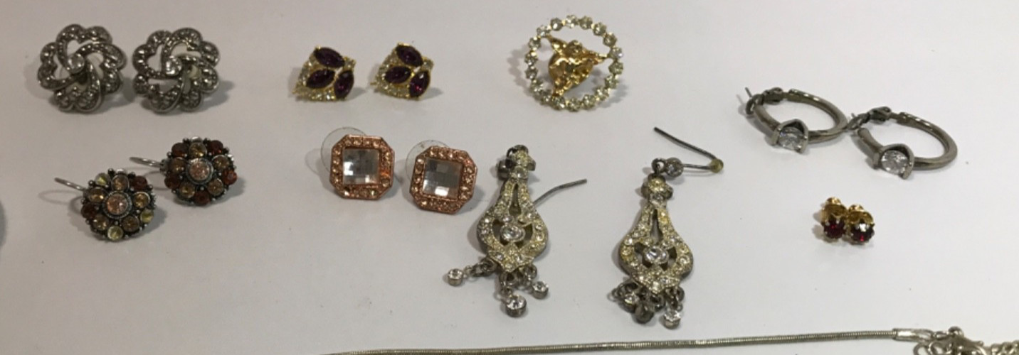 Pretty Vintage Rhinestone Bling Assorted Jewelry Lot 22 Pieces