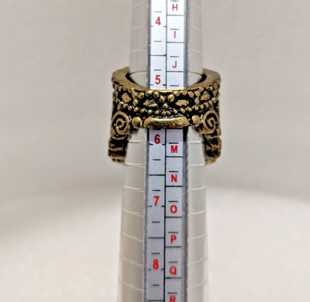 GE. Large Gold Tone Metal Alloy Purple White Carved Acrylic Cameo Ring Size 5.5