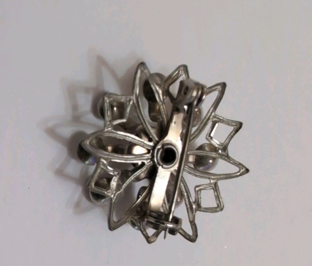 Vintage Variety Lot Of 6 Brooches/Pins In Gold And Silver Tones Some Signed