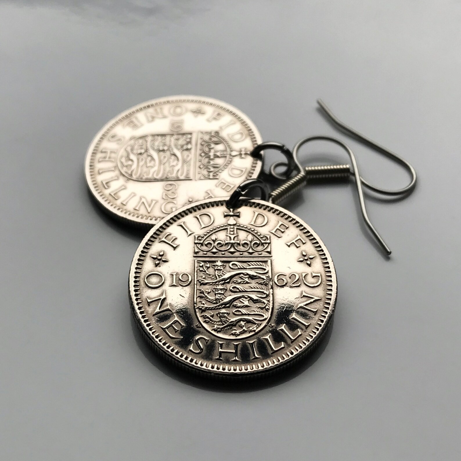 1962 England UK 1 Shilling coin earrings English shield 3 lions London e000404