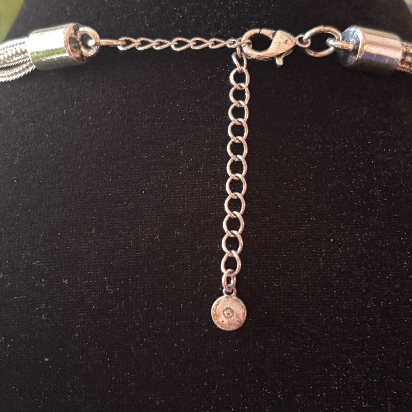 “1946” Multi-Strand Silver-Tone Necklace Textured Round Pendant 5 Chains Trendy
