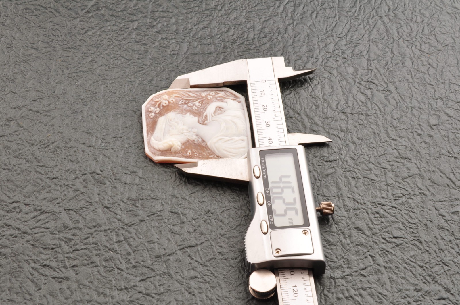 Vintage shell cameo carved “Woman with a feathered hat” (58.5ct) sign by artist.