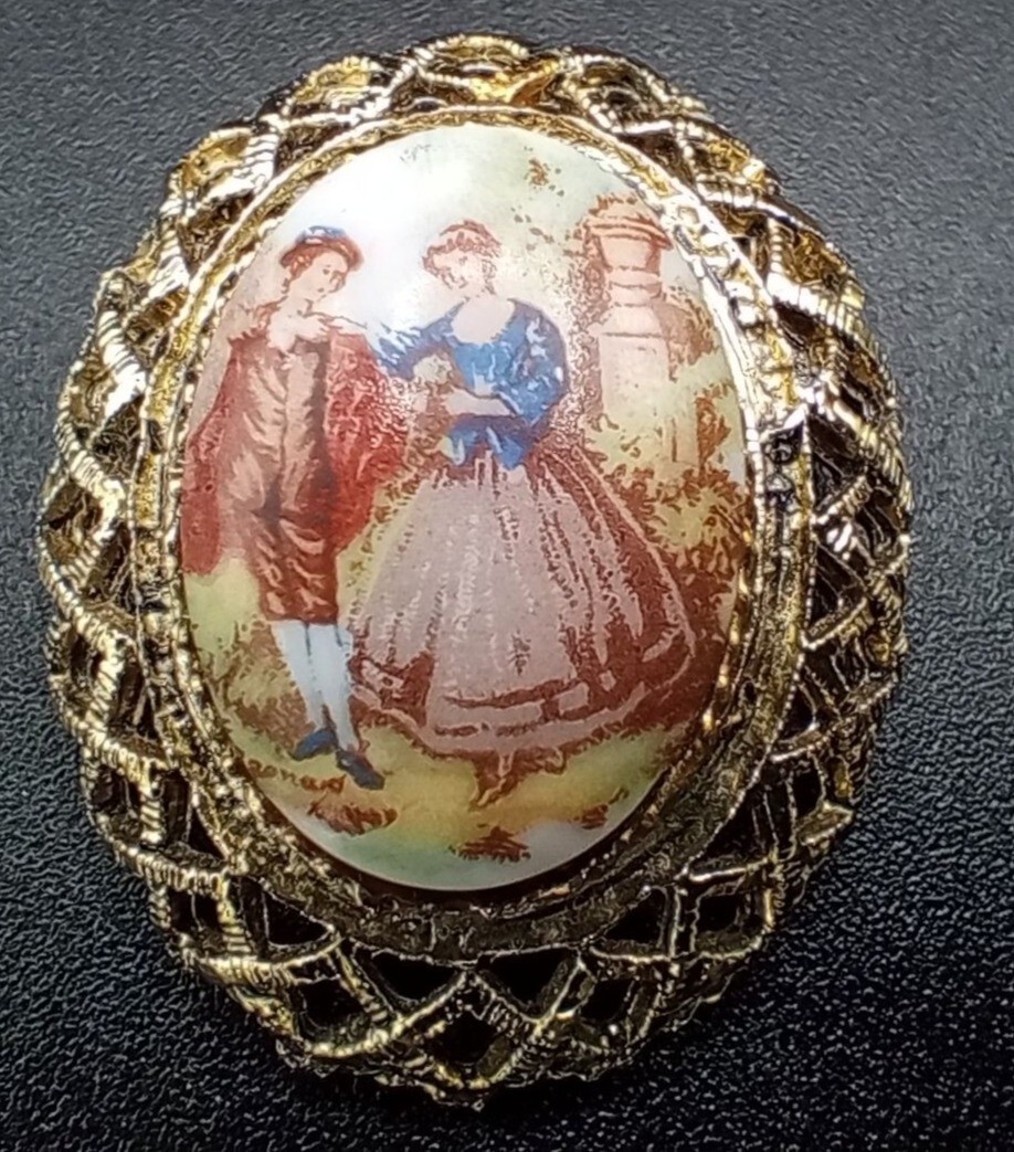 Pendant Necklace Brooch Set Vintage Germany Courting Scene 21 In Gold Tone Chain