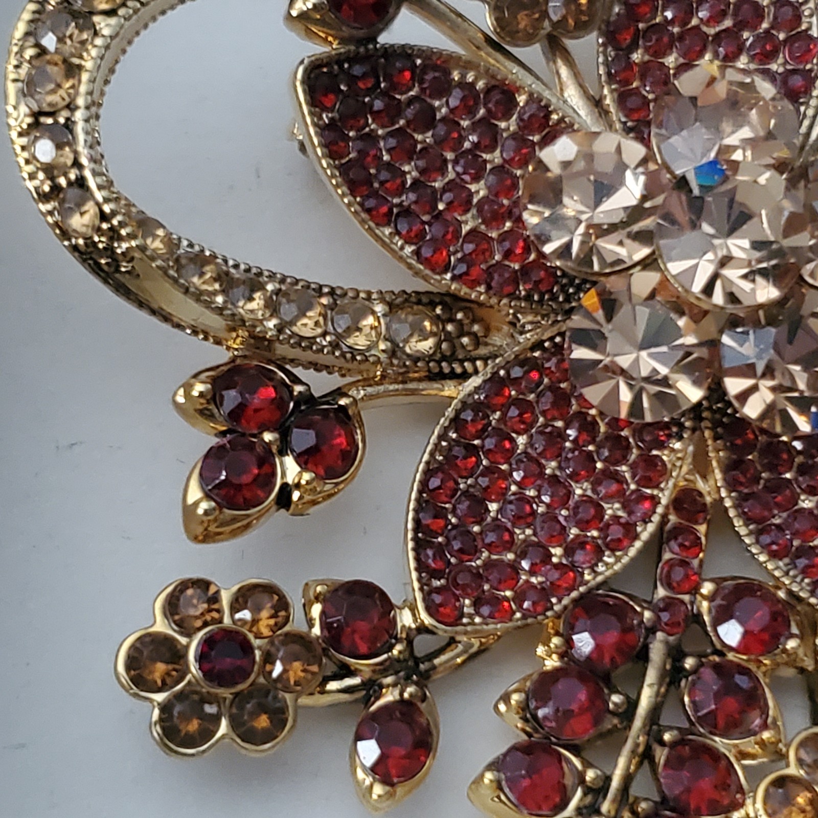 Avon 35th Anniversary 2006 Rhinestone Flower Brooch with coordinated earring set