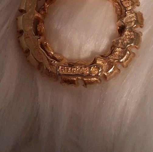 VINTAGE SIGNED GERRY’S Opalene Glass Opal Circle Pin Brooch Opalescent