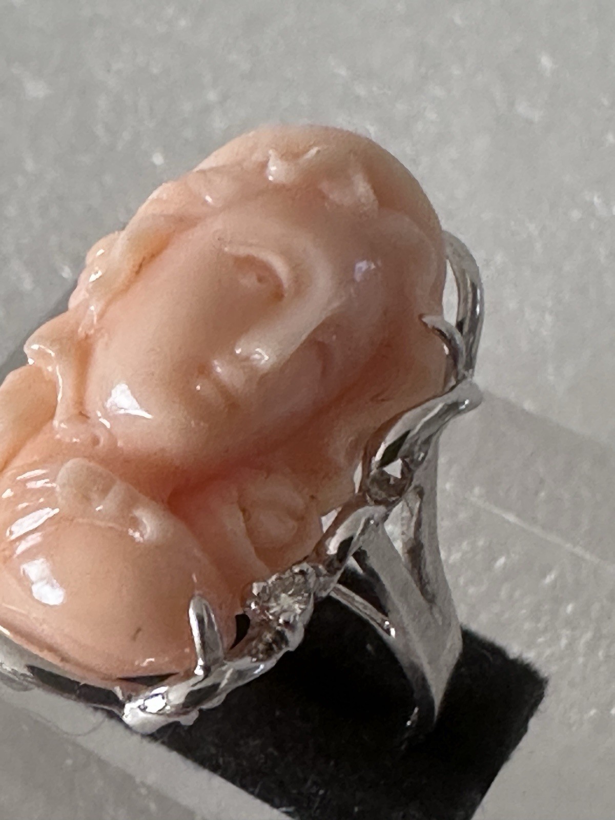 14KT.White Gold Vintage Angel Face Coral Ring,size 7, excellent